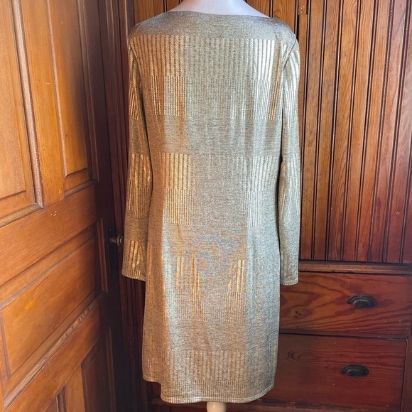 Metallic Gold Lined Formal Dress from Jessica Howard - Picture 3 of 9